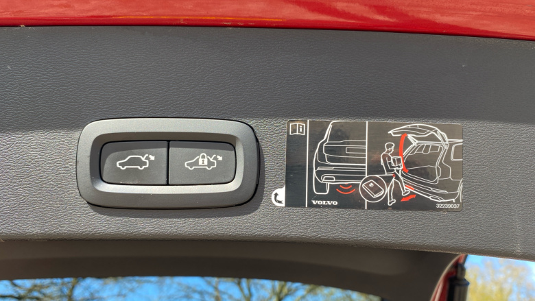 Volvo Xc40 2.0 D4 [190] R DESIGN Pro 5dr AWD Geartronic Diesel Estate